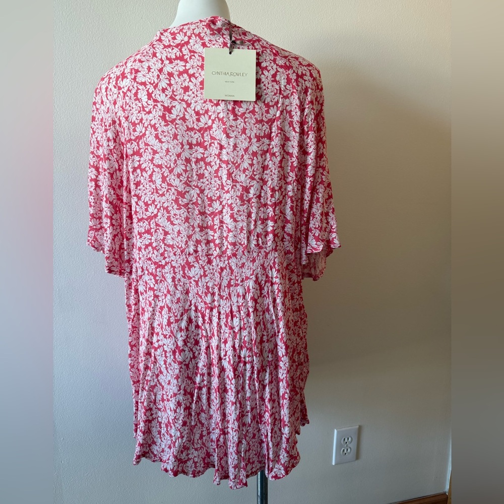 Floral V-Neck top in Red and White - Picture 2 of 4